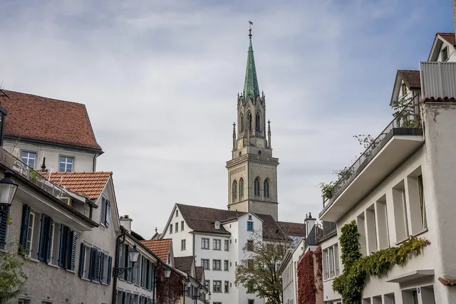 switzerland, europe, historic center, building, eastern switzerland, city, downtown, church, church tower, architecture, laurenzen, basilica, st, gall, switzerland, switzerland, switzerland, switzerland, switzerland, city, city. Comprendre les statistiques suisses sur l'intelligence artificielle en entreprise